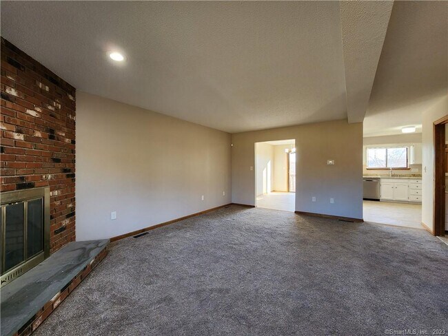 Building Photo - 11 Sherman Ln