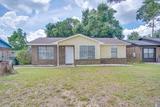 Building Photo - Private Cul-de-Sac Living — 3BR Home Featuring Open Layout, Wooded Backyard Views & Stylish Updat...