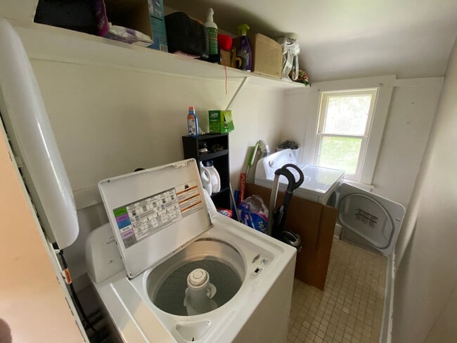 Building Photo - 3 Bedroom 1 Bath House - Close to Downtown Iowa City