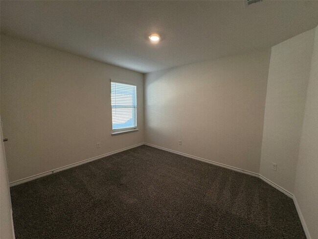 Building Photo - 610 Union Dr