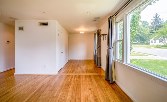 Building Photo - Your Ideal Lifestyle Awaits in this Stunni...
