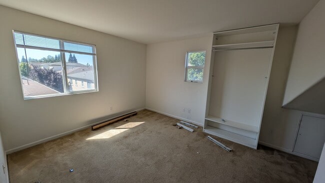 Building Photo - Experience Modern Comfort in This Newer Sp...