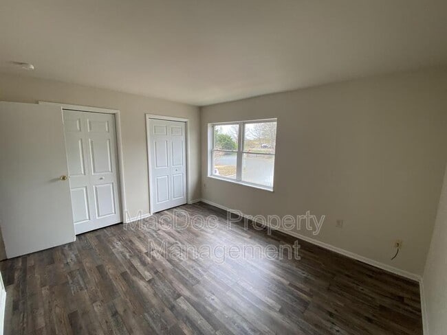 Building Photo - 928 Bellows Ave