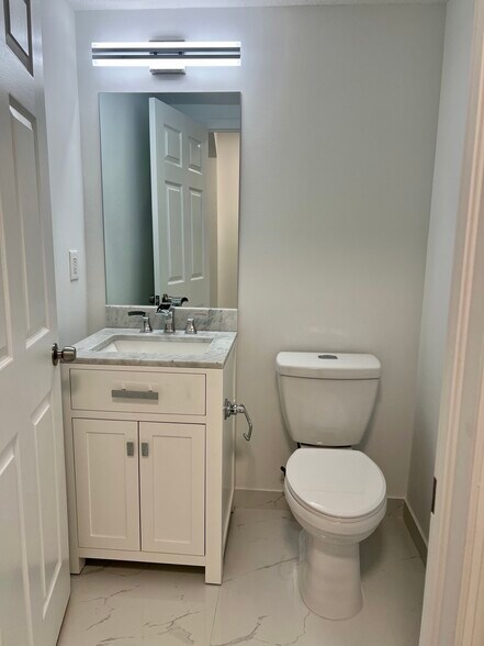 Building Photo - 4950 White Mangrove Way E