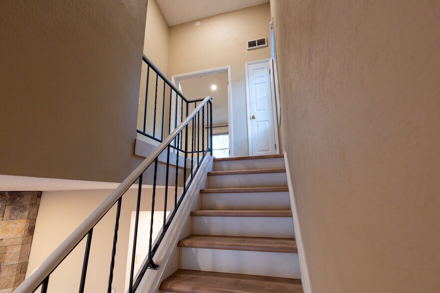 Building Photo - 13 Wilton Ct