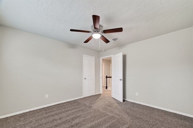 Building Photo - 2402 Oak Shores Dr