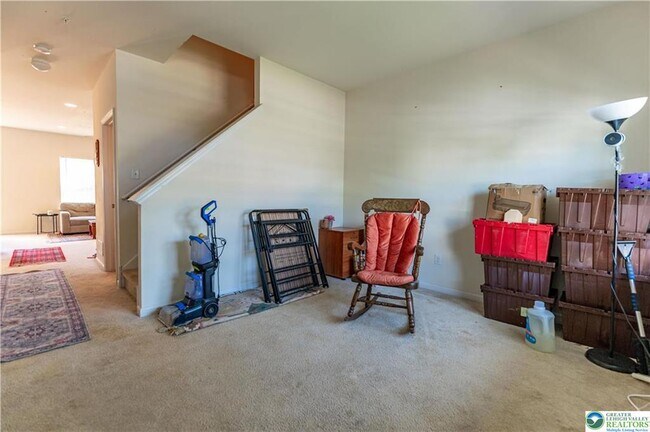 Building Photo - 940 King Way
