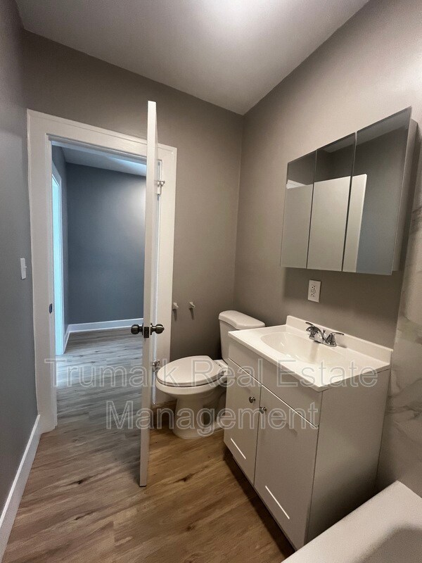 Building Photo - 1349 E Elizabeth St