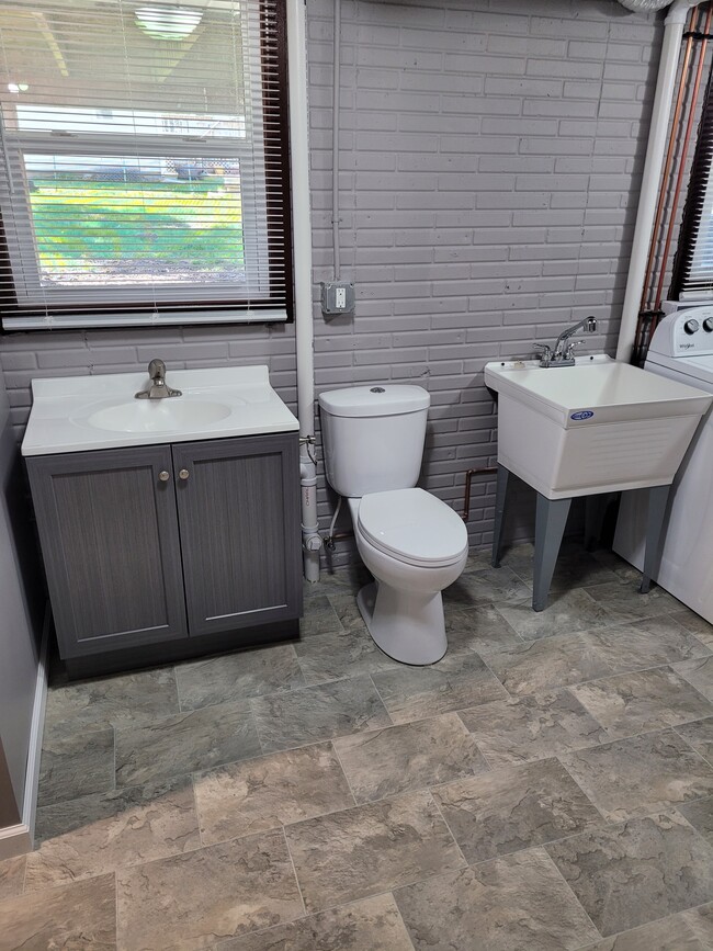 Building Photo - 4712 Western Ave