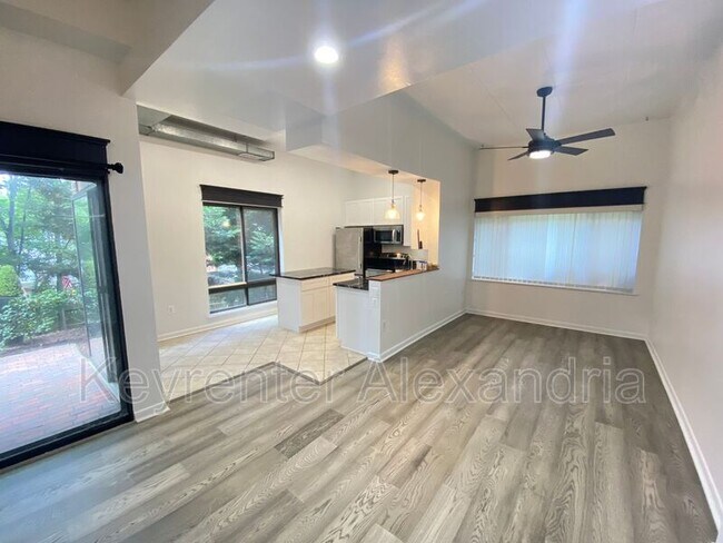 Building Photo - 124 Roberts Ln