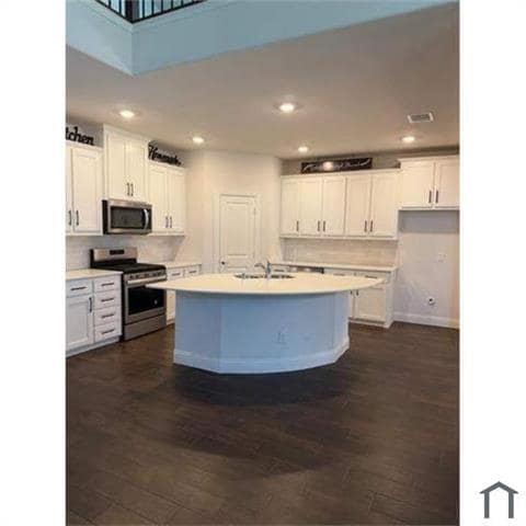 Building Photo - 6033 Dandelion Dr