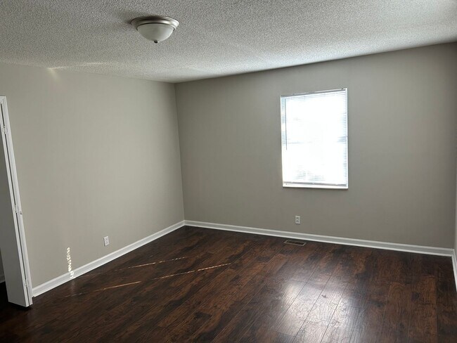 Building Photo - Large two-story colonial style home, Antioch