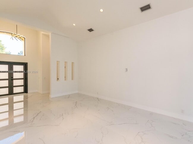 Building Photo - 381 Cameron Dr