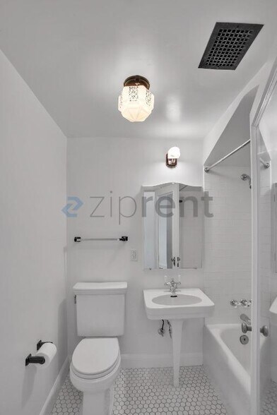 Building Photo - Unit 915
