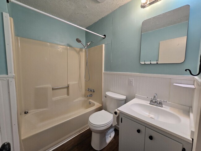 Building Photo - 412 S Ashley St