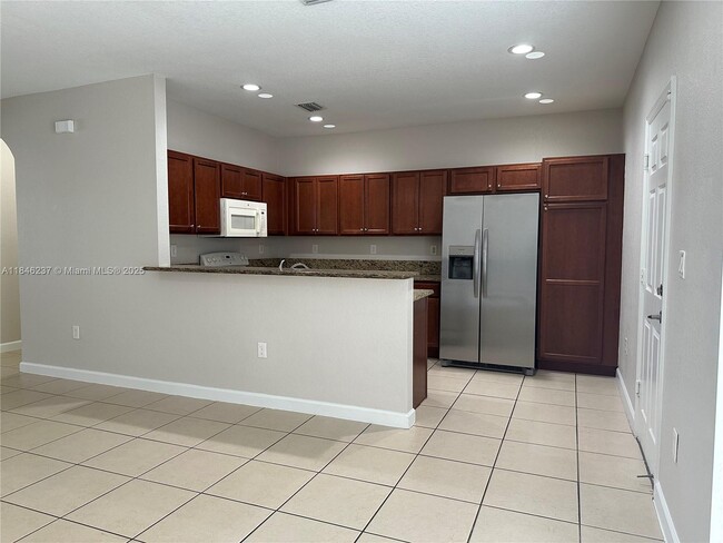Building Photo - 9232 SW 170th Ave