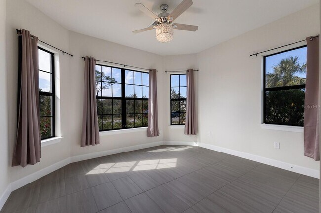 Building Photo - 712 Sigsbee Loop