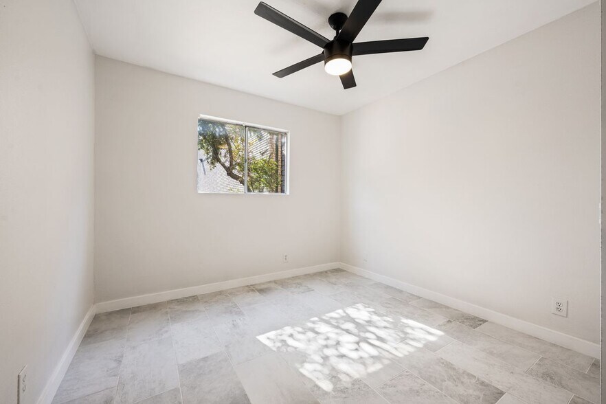 Building Photo - 2600 Penny Ln