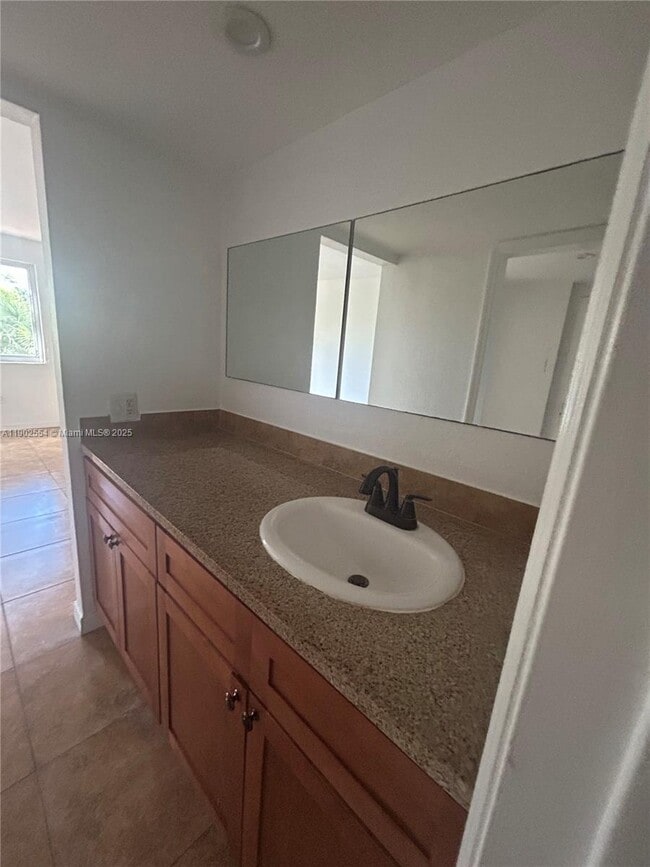 Building Photo - 6960 Miami Gardens Dr