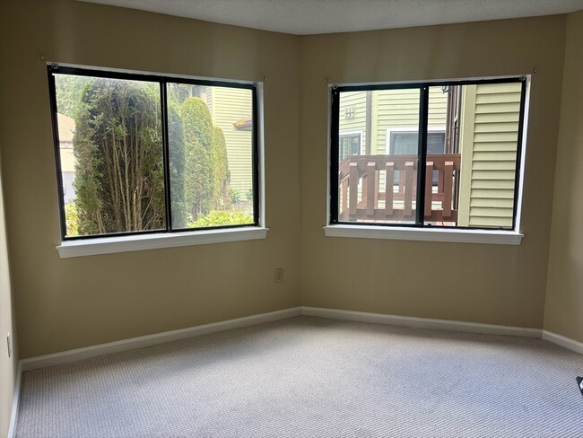 Building Photo - 305 Trailside Way