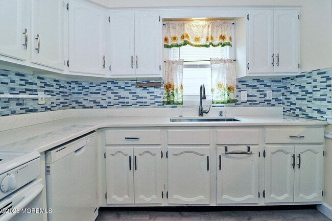 Building Photo - 43 Whitmore Dr