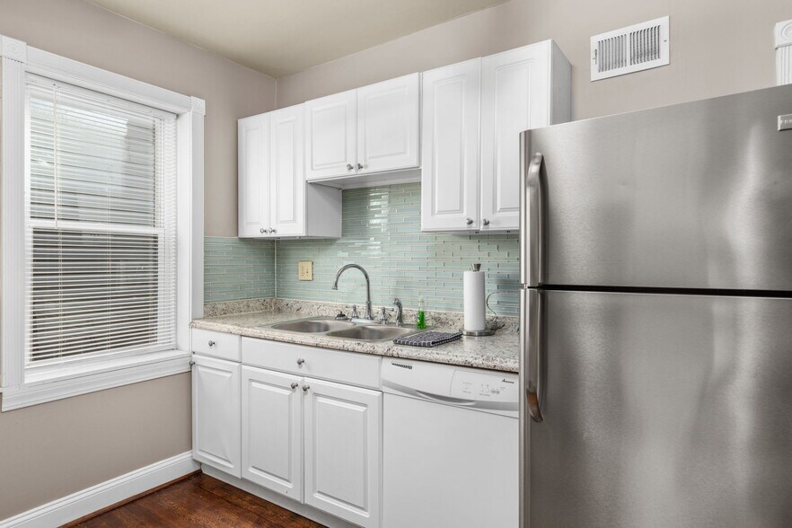 Building Photo - 6249 Odell St