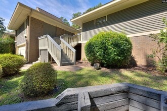 Building Photo - 9 Fairway Ln