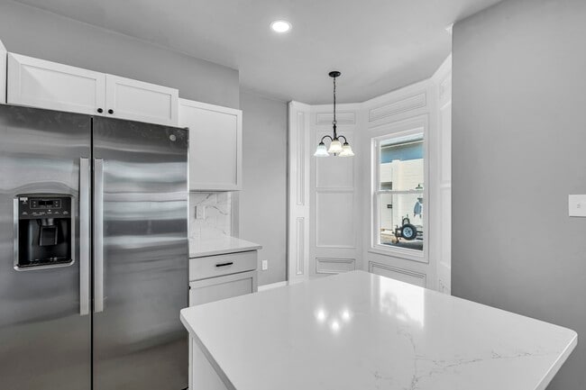 Building Photo - 19 E Main St