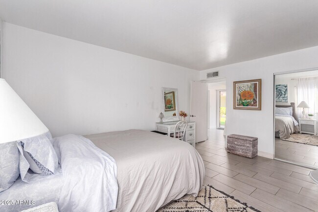 Building Photo - 4610 N 68th St