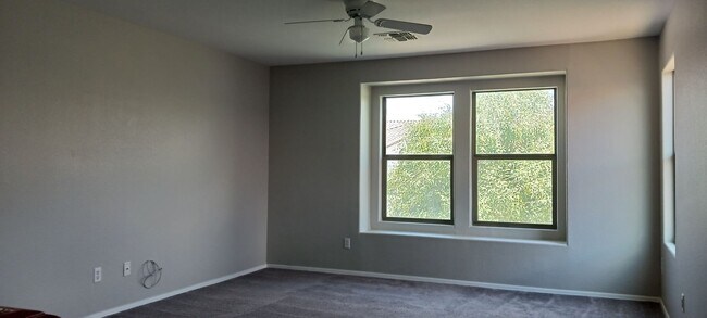 Building Photo - 3 Bed / 2 Bath with Loft