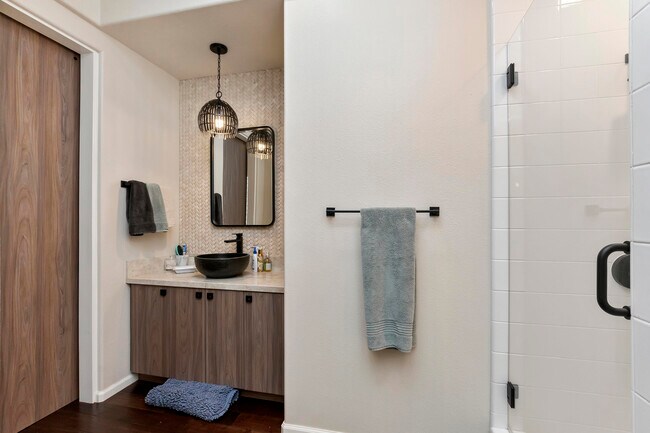Building Photo - 78688 Cabrillo Way