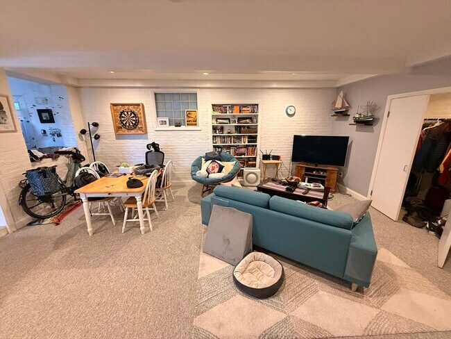 Building Photo - 69 Seaverns Ave