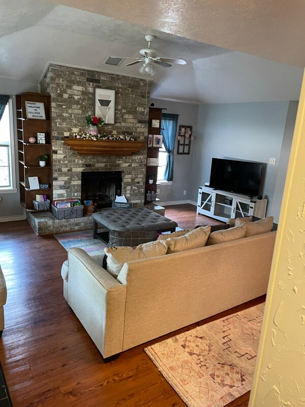 Building Photo - 4001 Windfree Dr