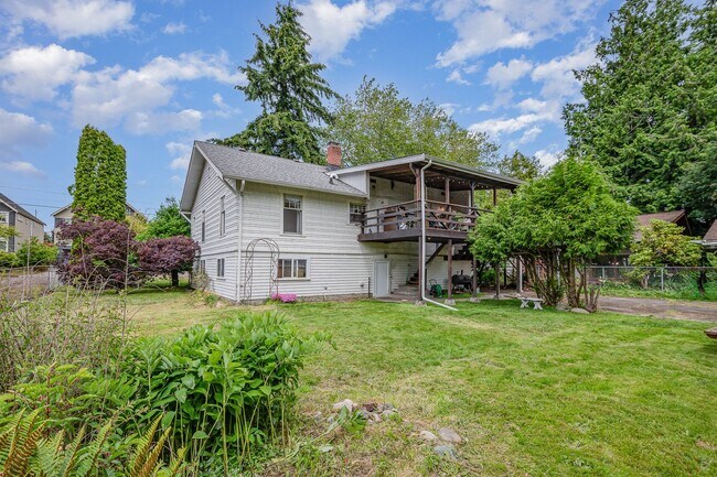 Building Photo - Charming 2 Bed, 1 Bath Home with Bonus Off...