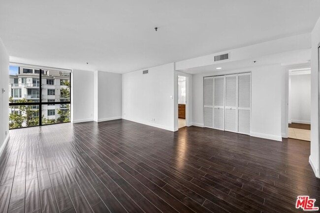 Building Photo - 10660 Wilshire Blvd