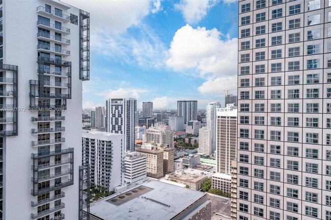 Building Photo - 300 S Biscayne Blvd