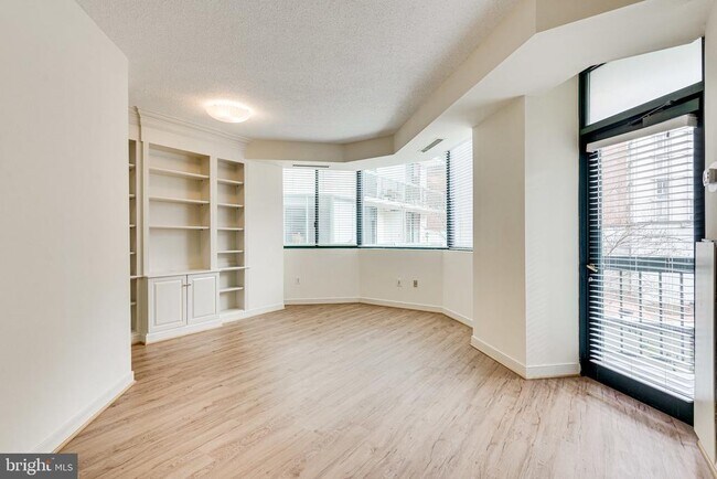 Building Photo - 955 26th St NW