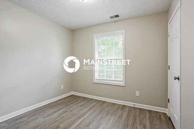 Building Photo - 3 Bedroom Pet-Friendly Home in Jonesboro, GA with Main Street Renewal