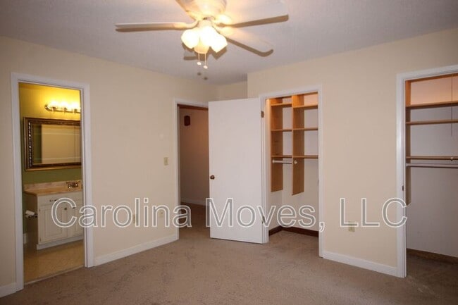 Building Photo - 324 Skylark Cir