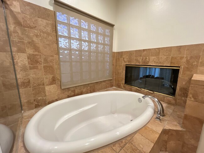 Building Photo - 78270 Calico Glen Dr