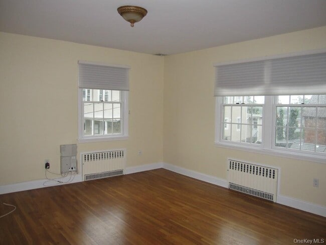 Building Photo - 62 Soundview St