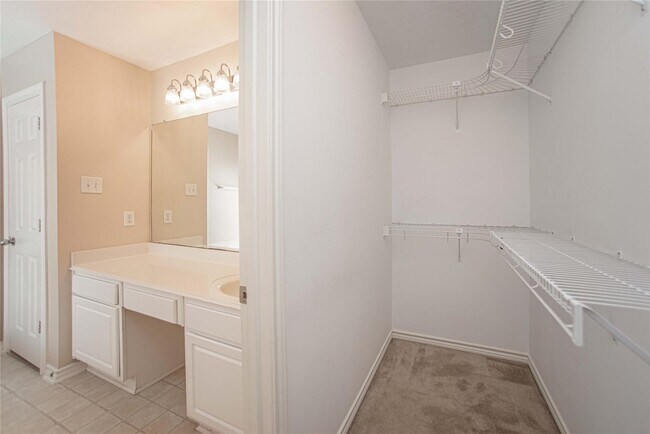 Building Photo - 2223 Shady Pine Dr