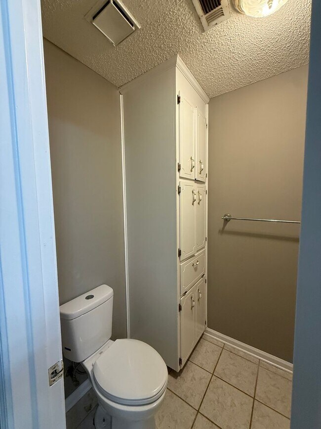 Building Photo - 304 Natchez Rd