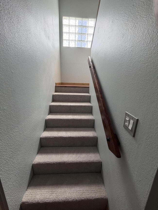 Building Photo - 462 Sunningdale Dr