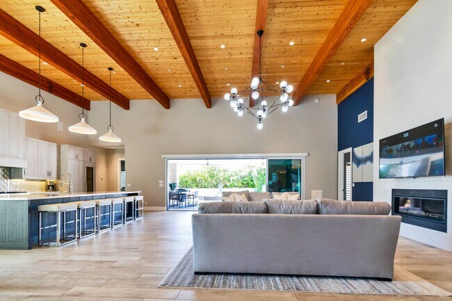 Building Photo - Stunning 4BR House in Phoenix