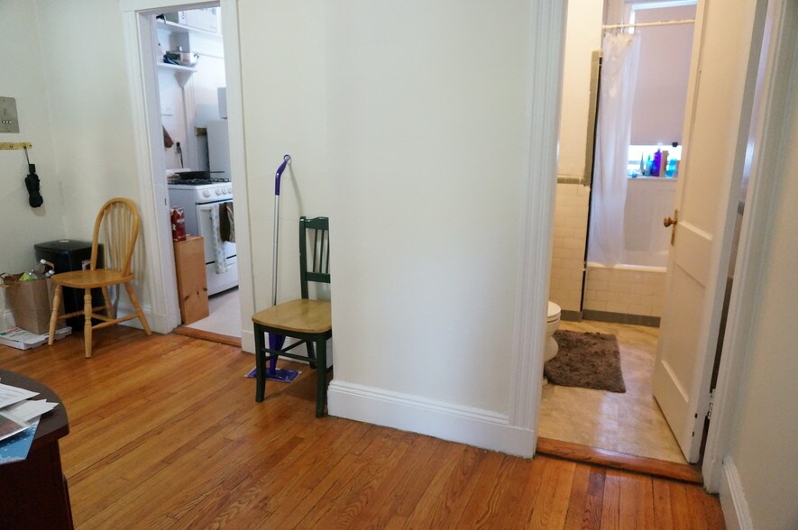 Building Photo - 123 Sutherland Rd