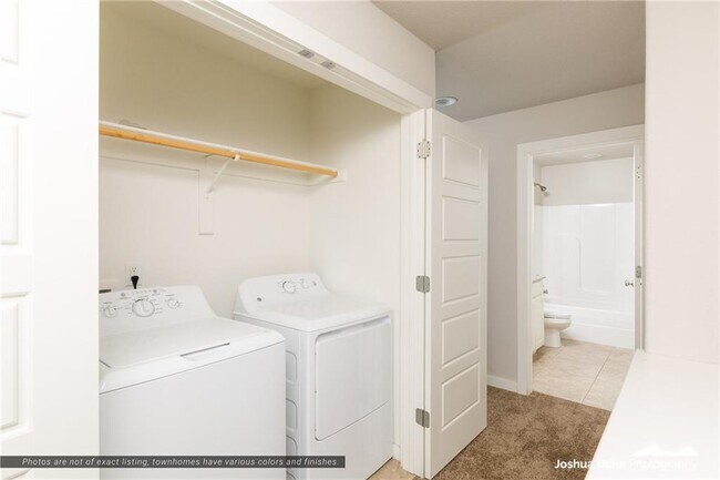 Building Photo - 1654 N Izard Ln