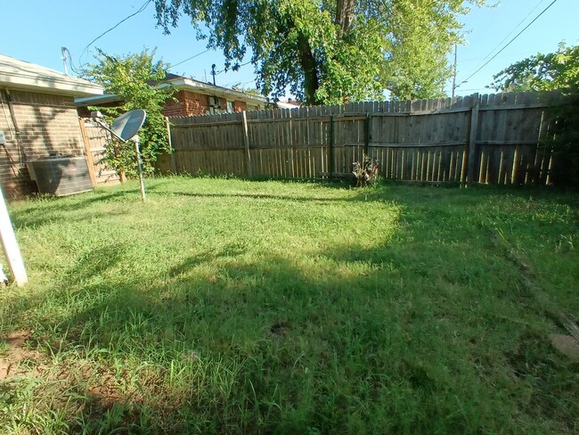 Building Photo - Nice duplex
