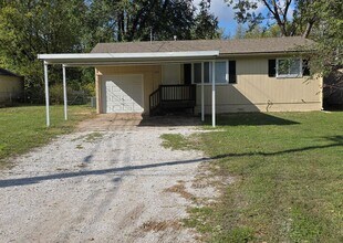 Building Photo - 2 Bedroom house with garage, $950!!