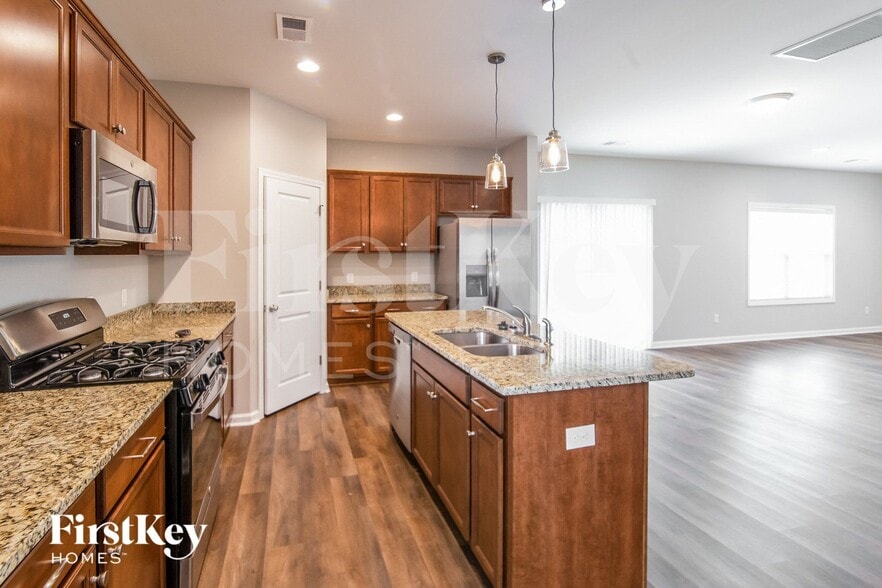 Building Photo - 226 Hyrne Dr